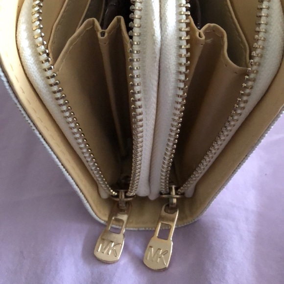 Michael Kors large double wallet. - Picture 6 of 6